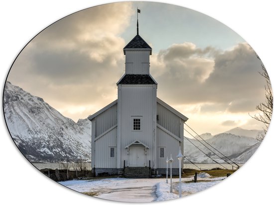 Dibond Ovaal - Gimsoy Kerk in Noorwegen tijdens Zachte Winterdag - 80x60 cm Foto op Ovaal (Met Ophangsysteem)