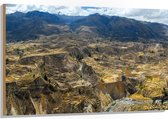 WallClassics - Hout - Uitzicht over Bergen in Peru - 120x80 cm - 9 mm dik - Foto op Hout (Met Ophangsysteem)