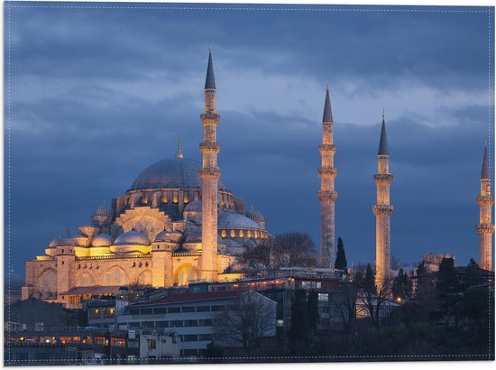 WallClassics - Vlag - Zijaanzicht van Süleymaniye Moskee in de Nacht in Istanbul, Turkije - 40x30 cm Foto op Polyester Vlag