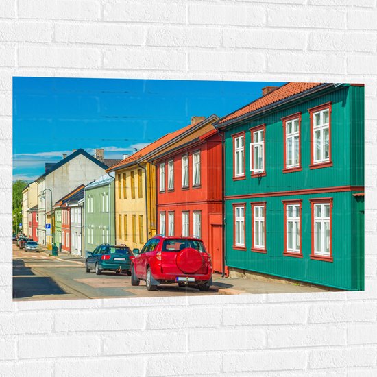 Muursticker - Gekleurde Houten Huisjes in Straatje in Oslo, Noorwegen - 105x70 cm Foto op Muursticker