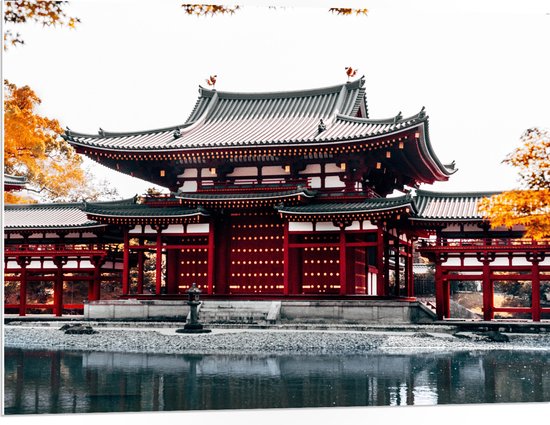PVC Schuimplaat- Rode Boeddhistische Tempel in Japan met Oranje Bomen - 100x75 cm Foto op PVC Schuimplaat