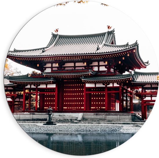Dibond Muurcirkel - Rode Boeddhistische Tempel in Japan met Oranje Bomen - 90x90 cm Foto op Aluminium Muurcirkel (met ophangsysteem)