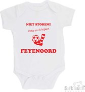 100% katoenen Romper "Niet storen!! Oma en ik kijken FEYENOORD" Unisex Katoen Wit/rood Maat 56/62