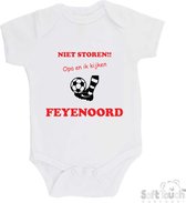 100% katoenen Romper "Niet storen!! Opa en ik kijken FEYENOORD" Unisex Katoen Wit/rood/zwart Maat 56/62