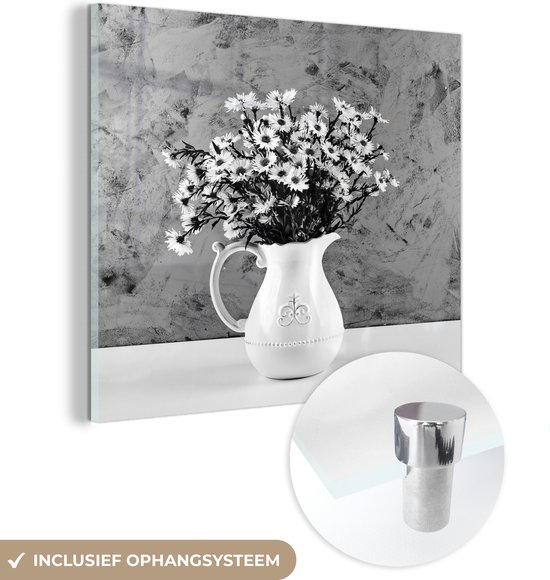 MuchoWow® Glasschilderij 90x90 cm - Schilderij acrylglas - Een aster boeket in een witte vaas - zwart wit - Foto op glas - Schilderijen
