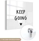 MuchoWow® Glasschilderij 50x50 cm - Schilderij acrylglas - Engelse quote "Keep going" met een hartje tegen een witte achtergrond - Foto op glas - Schilderijen