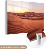 MuchoWow® Glasschilderij 90x60 cm - Schilderij acrylglas - Het Afrikaanse woestijngebied Erg Chebbi in Marokko - Foto op glas - Schilderijen