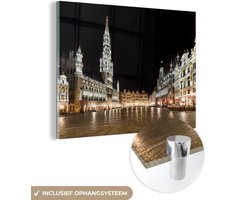 MuchoWow® Glasschilderij 40x30 cm - Schilderij acrylglas - Grote Markt van Brussel verlicht in de avond - Foto op glas - Schilderijen