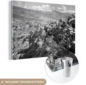 MuchoWow® Glasschilderij - Bergachtige landschap van Medellín in Colombia - zwart wit - 180x120 cm - Acrylglas Schilderijen - Foto op Glas