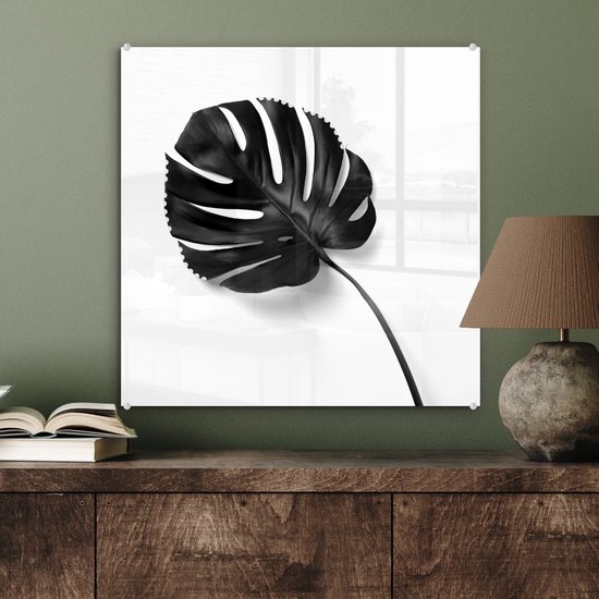 MuchoWow® Glasschilderij 50x50 cm - Schilderij acrylglas - Bijzonder geverfd monstera blad - zwart wit - Foto op glas - Schilderijen