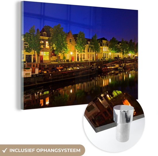 MuchoWow® Glasschilderij 30x20 cm - Schilderij acrylglas - Nederlandse huizen langs de grachten in Den Bosch - Foto op glas - Schilderijen