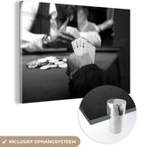 MuchoWow® Glasschilderij 120x80 cm - Schilderij acrylglas - Pokeren in het casino - zwart wit - Foto op glas - Schilderijen
