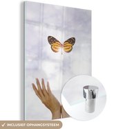 MuchoWow® Glasschilderij 30x40 cm - Schilderij acrylglas - Bevrijdde vlinder - Foto op glas - Schilderijen
