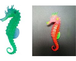 vissenkom decoratie - vissenkom zeepaard -rood of groen-aquarium zeepaard-random een kleur -1 Glow in the Dark Aquarium zeepaardje |je krijgt een rode of oranje -vis decoratie lichtgevend | Lichtgevende zeepaard in het donker | Vis accessoires| 9 cm