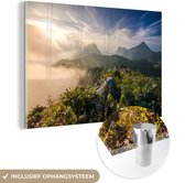 MuchoWow® Glasschilderij 90x60 cm - Schilderij acrylglas - Berg in de mist - Foto op glas - Schilderijen