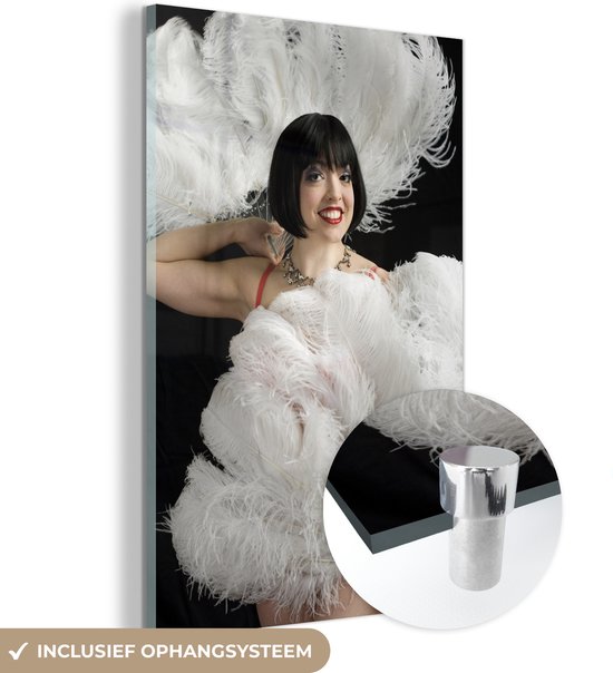 MuchoWow® Glasschilderij 20x30 cm - Schilderij acrylglas - Burlesque danseren met veren waaier - Foto op glas - Schilderijen