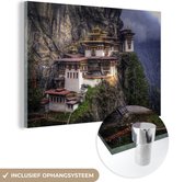 MuchoWow® Glasschilderij 60x40 cm - Schilderij acrylglas - Boeddhistische tempel op berg in Bhutan - Foto op glas - Schilderijen