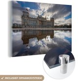 MuchoWow® Glasschilderij 120x80 cm - Schilderij acrylglas - Weerspiegeling van de Rijksdag in het Duitse Berlijn - Foto op glas - Schilderijen