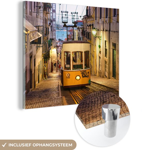 MuchoWow® Glasschilderij 50x50 cm - Schilderij acrylglas - Een kabelbaan van een tram in Lissabon tijdens de avond - Foto op glas - Schilderijen
