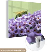 MuchoWow® Glasschilderij 90x90 cm - Schilderij acrylglas - Bij tussen vlinderstruik bloemen - Foto op glas - Schilderijen