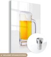MuchoWow® Glasschilderij 90x120 cm - Schilderij acrylglas - Pul bier op een witte achtergrond - Foto op glas - Schilderijen
