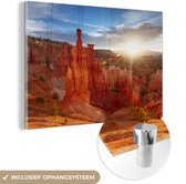 MuchoWow® Glasschilderij 30x20 cm - Schilderij acrylglas - Zonnestralen over het Nationaal park Bryce Canyon - Foto op glas - Schilderijen