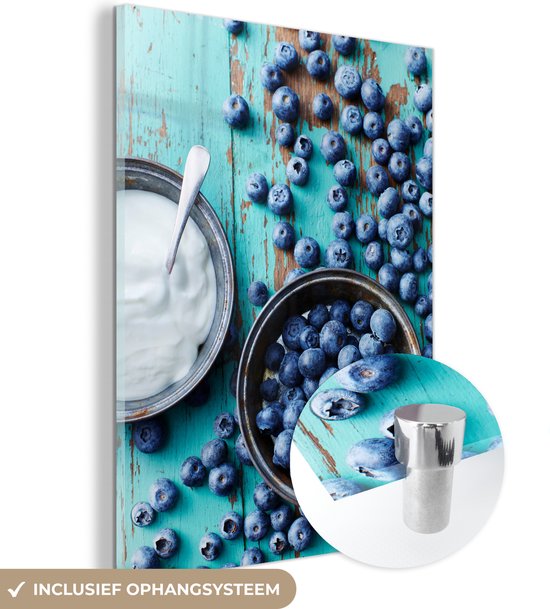 MuchoWow® Glasschilderij 90x120 cm - Schilderij acrylglas - Blauwe bes - Yoghurt - Schaal - Tafel - Foto op glas - Schilderijen