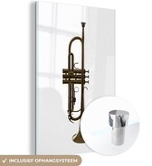 Une trompette se dresse sur un fond blanc Plexiglas 60x90 cm - Tirage photo sur Glas (décoration murale en plexiglas)