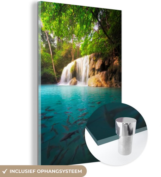 Pêche dans l'eau au parc national d'Erawan avec vue sur une cascade Plexiglas 40x60 cm - Tirage photo sur Glas (décoration murale en plexiglas)