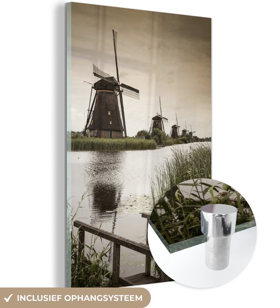 Moulins à vent de Kinderdijk en Europe avec pont en premier plan Plexiglas 60x90 cm - Tirage photo sur Glas (décoration murale en plexiglas)