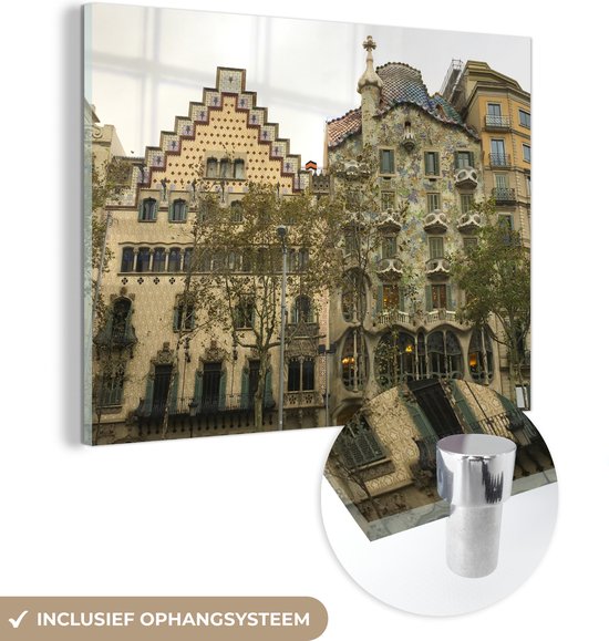 MuchoWow® Glasschilderij 160x120 cm - Schilderij acrylglas - Barcelona - Architectuur - Spanje - Foto op glas - Schilderijen