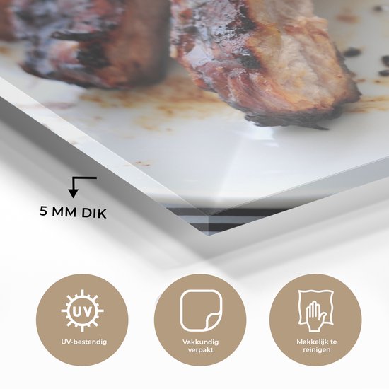 MuchoWow® Peinture sur Verre - Quatre côtes levées fraîchement cuites reposent sur une assiette blanche - 180x120 cm - Peintures sur Verre Acrylique - Photo sur Glas