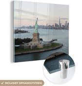 MuchoWow® Glasschilderij 90x90 cm - Schilderij acrylglas - New York - Vrijheidsbeeld - Amerika - Foto op glas - Schilderijen