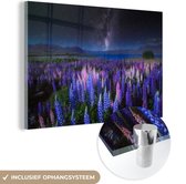 MuchoWow® Glasschilderij 120x80 cm - Schilderij acrylglas - Bloemen - Nacht - Lupine - Sterrenhemel - Paars - Natuur - Foto op glas - Muurdecoratie woonkamer - Wanddecoratie slaapkamer - Schilderijen