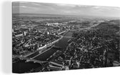 Canvas Schilderij Luchtfoto van Maastricht - zwart wit - 80x40 cm - Wanddecoratie