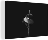 Canvas Schilderij Portret van een jonge ballerina op een zwarte achtergrond - zwart wit - 30x20 cm - Wanddecoratie