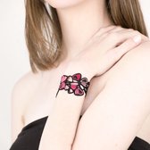 Batucada - Dahlia - Armband - Plantaardige Oorsprong en Hypoallergeen - Vrouwen - armband met bloemblaadjes patroon - Antiallergisch - Zwart - Roze - Rood - lengte 15/19cm - effect