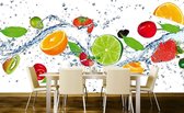 Dimex Fruits in Water Vlies Fotobehang 375x250cm 5-banen