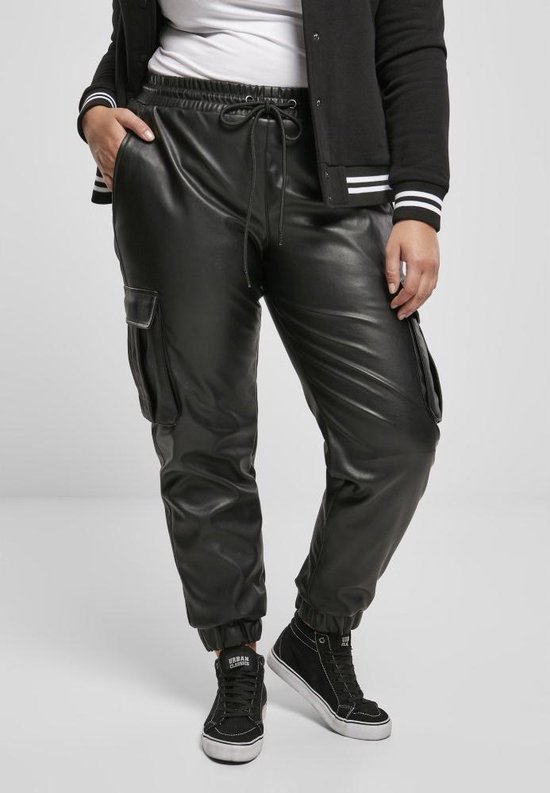 Urban Classics - Faux Leather Cargobroek - XL - Zwart