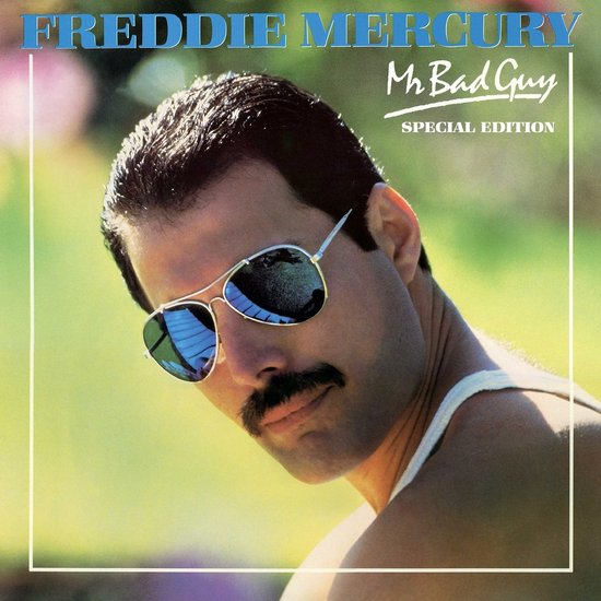 Freddie Mercury draagt een zonnebril en een wit tanktop op de hoes van "Mr. Bad Guy Special Edition".