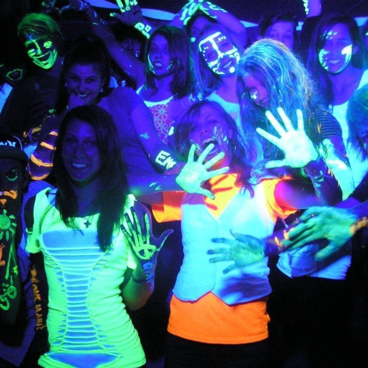 Barre LED BeamZ BUVW123 : 12 LEDs UV + Blanc Chaud, Effet Blacklight, 40W, Plug & Play Pour Soirées Et Discothèques