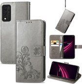 Voor T-Mobile REVVL V + 5G Vier-blad sluiting Reliëf gesp Mobiele telefoon bescherming lederen tas met lanyard & kaartsleuf & portemonnee & beugel functie (grijs)