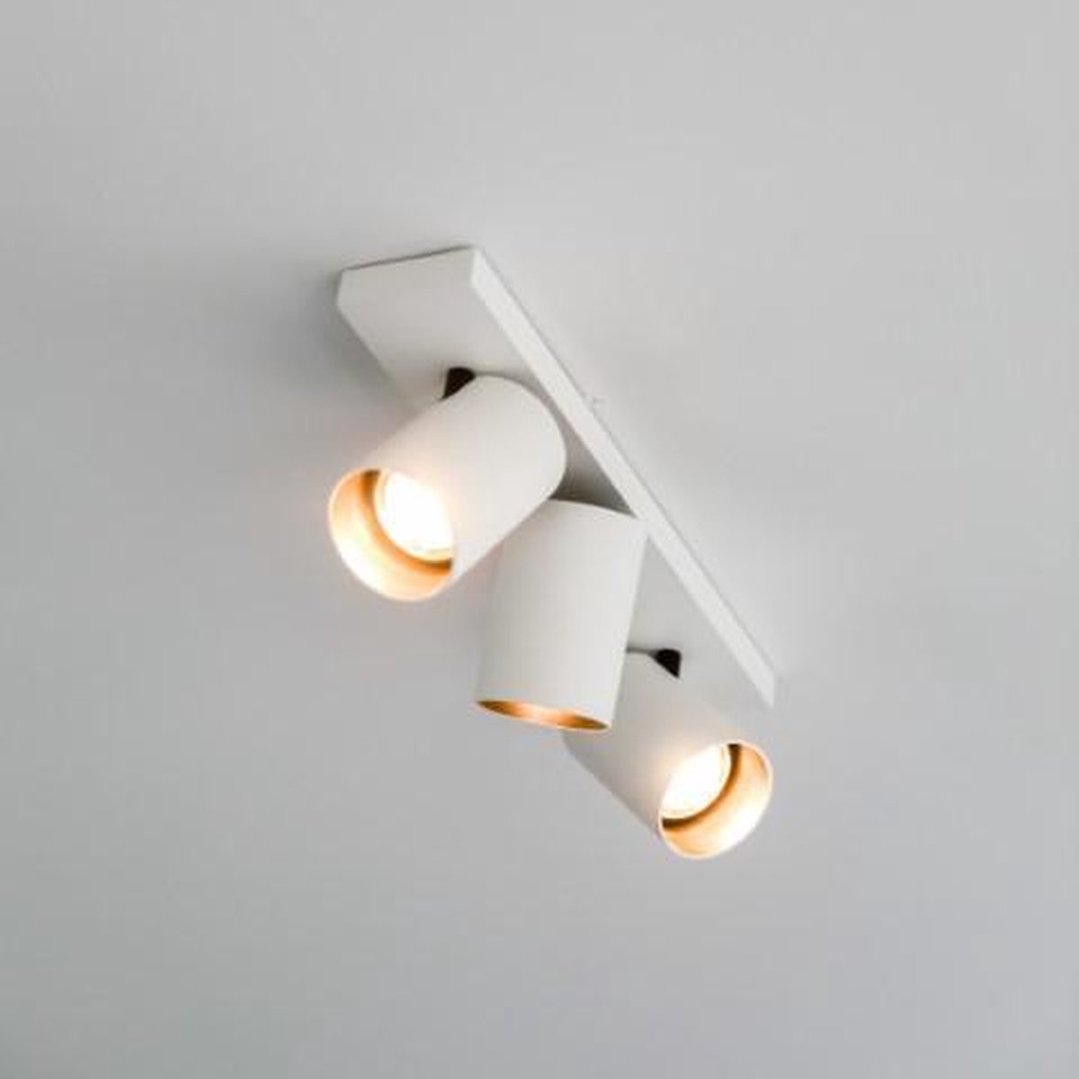 Atmooz - Plafondspots Plafondlamp Nuo 3 - Opbouwspot - 3 lichtbronnen - Wit - Slaapkamer / Woonkamer - Industrieel - Hoogte 12cm - Metaal