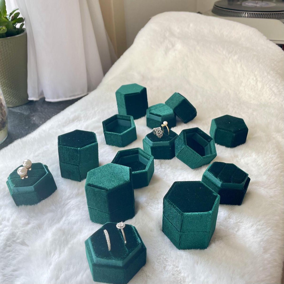 Vintage Inspired Hexagon Velvet Wedding Ring Box - Emerald Green-voor 2 rings
