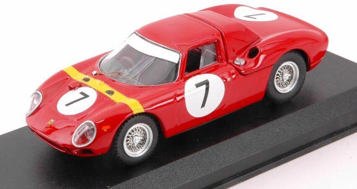 De 1:43 Diecast Modelcar van de Ferrari 250LM #7 Winnaar van de Angola Luanda GP van 1964. De coureur was W. Mairesse. De fabrikant van het schaalmodel is Best Model. Dit model is alleen online verkrijgbaar