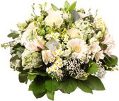 Gebonden boeket 'CLAIRE' - Mix witte en groene bloemen - Klassiek & compacte vorm
