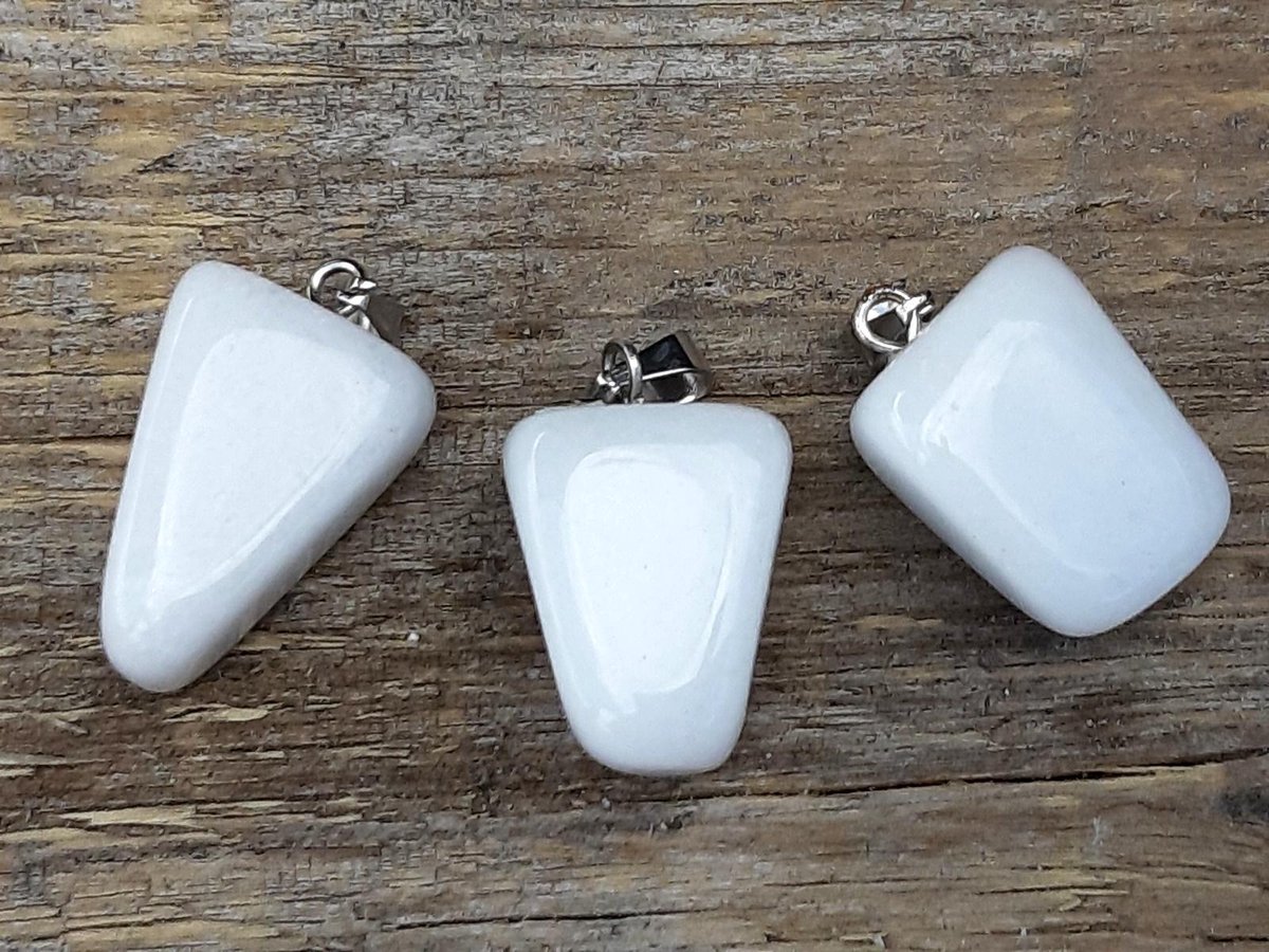 Edelsteen witte Jade hanger