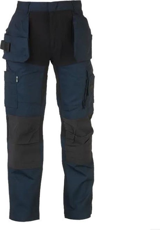 Pantalon de travail bleu marine avec un haut noir et de nombreuses poches.
