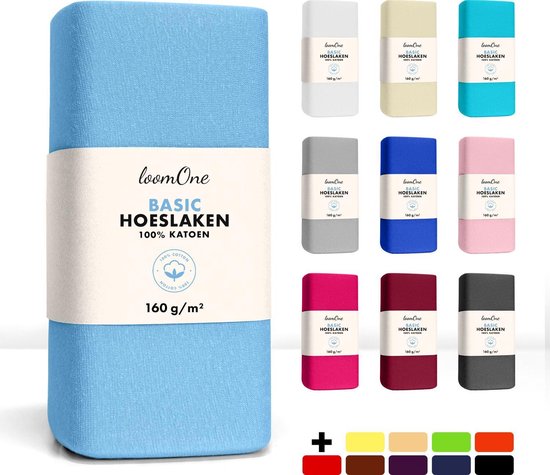 Lichtblauwe hoeslaken van 100% katoen, 160 g/m², met diverse gekleurde exemplaren ernaast.