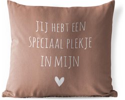Sierkussen Buiten - Spreuken - Quotes - Jij hebt een speciaal plekje in mijn hart - 60x60 cm - Weerbestendig